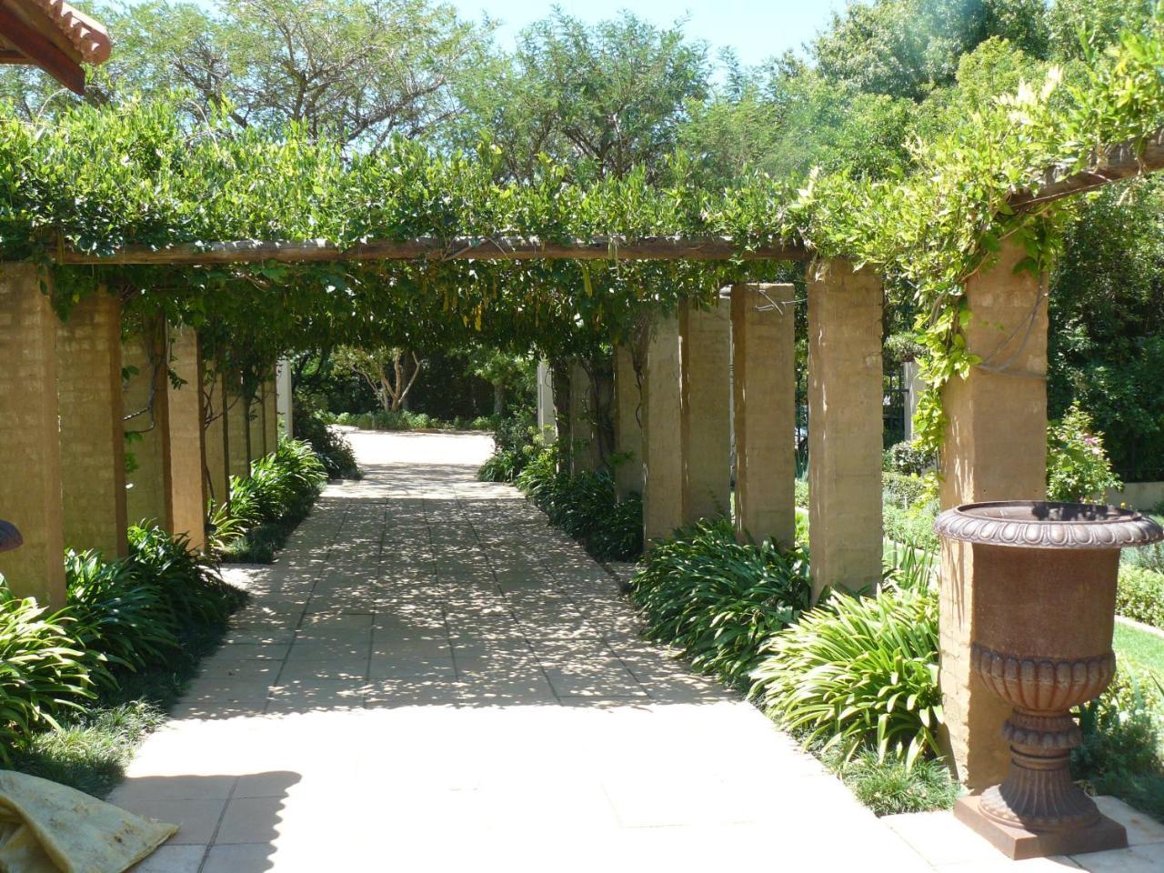 Moon And Sixpence Garden Guest House Muldersdrift Luaran gambar